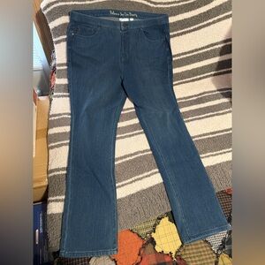 NWOT BELLE BY KIM GRAVEL PULL ON 
SIZE:20W/TALL
STRAIGHT LEG